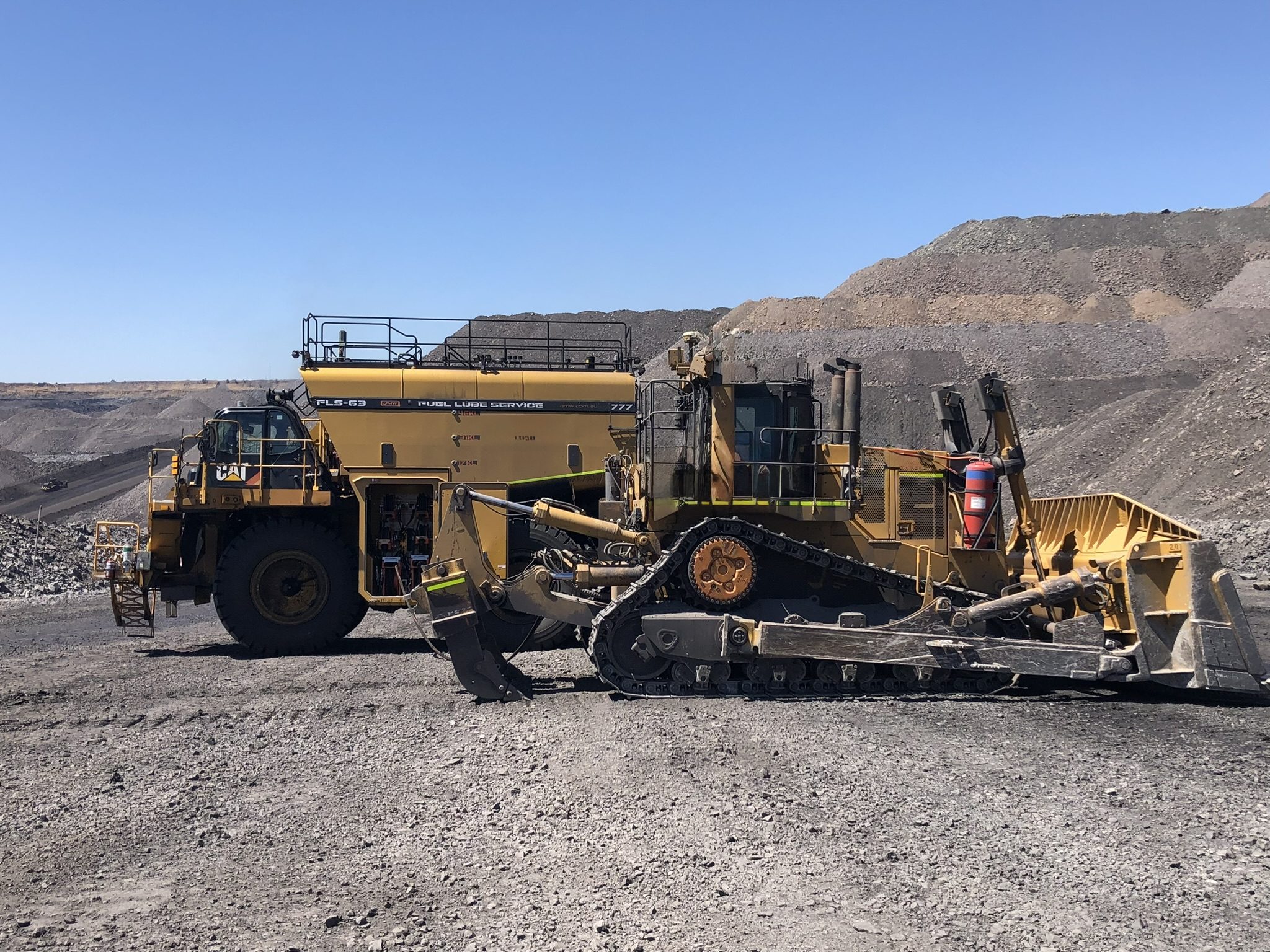 QMW FLS-63 servicing a dozer on a coal operation