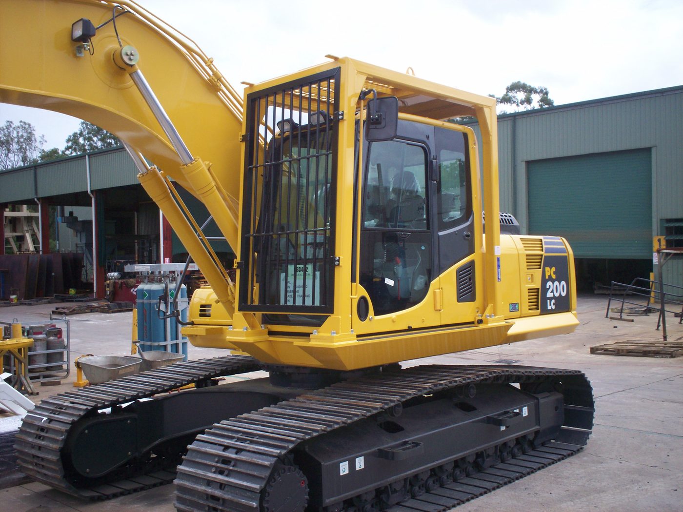 Komatsu PC200-8 with QMW four-post ROPS FOPS OPG