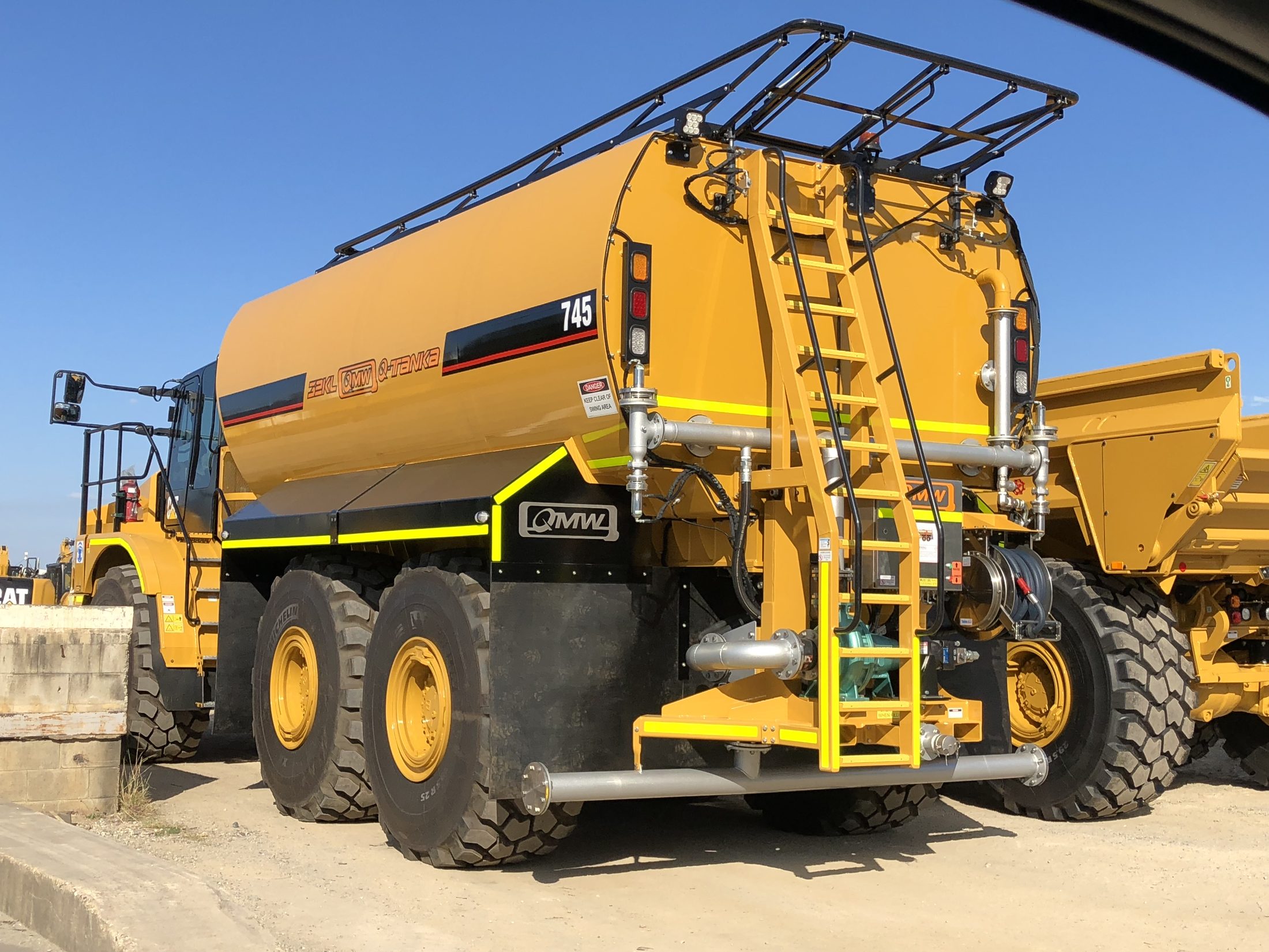 QMW 32KL Q-Tanka water module on a CAT 745