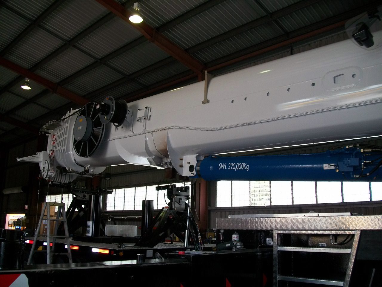 Repaired crane boom section