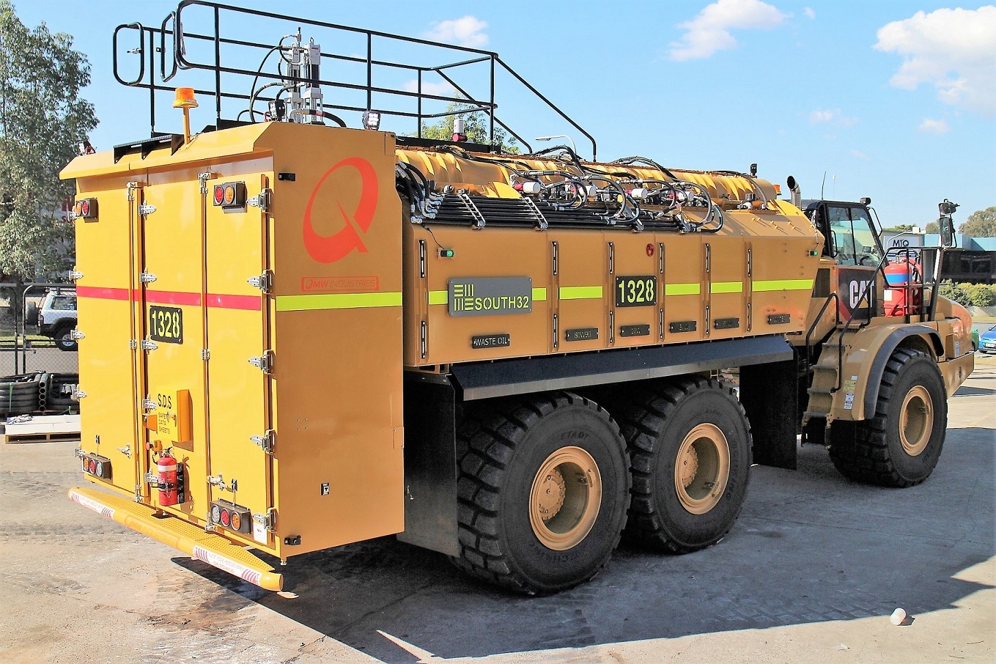 QMW 745C LUBE TRUCK (3)